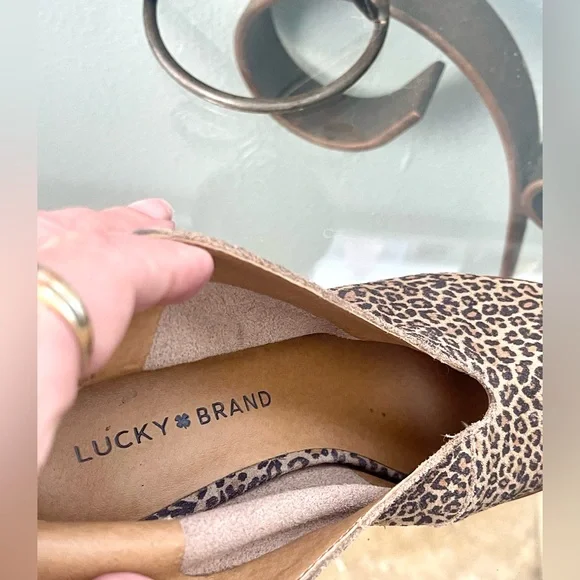 Lucky Brand Joal Leopard Print Leather Stacked Chunky Heel Peep Toe Shooties 7.5 - Picture 7 of 13